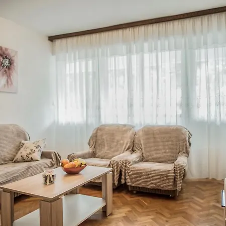 Betty Apartment *